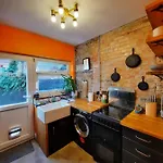 Stylish, Spacious, 2 Bed Garden Flat Close To Sea