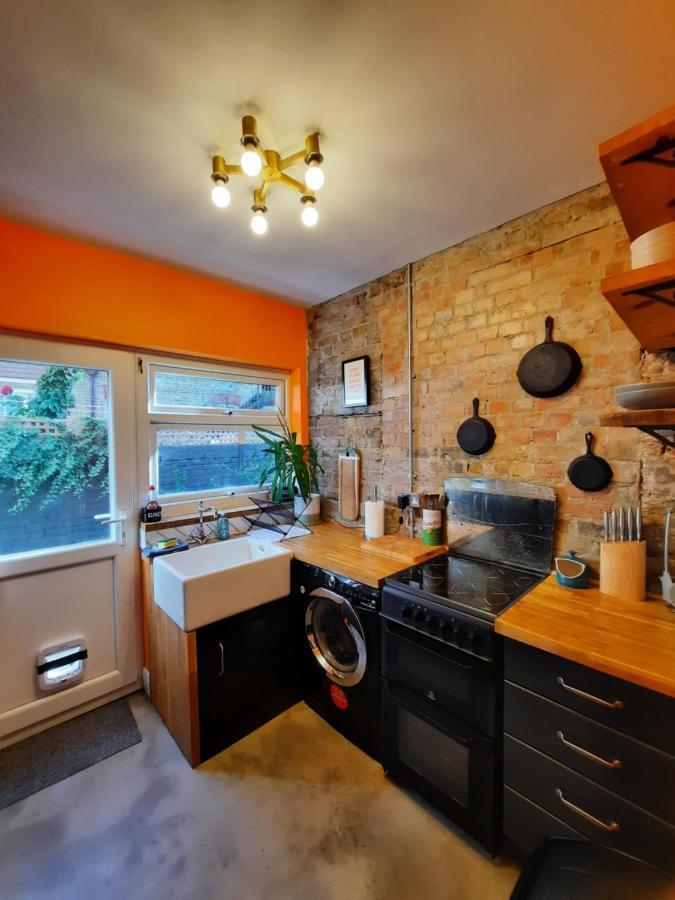 Stylish, Spacious, 2 Bed Garden Flat Close To Sea Apartment