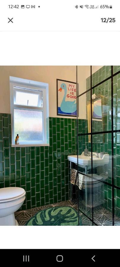 Stylish, Spacious, 2 Bed Garden Flat Close To Sea Apartment